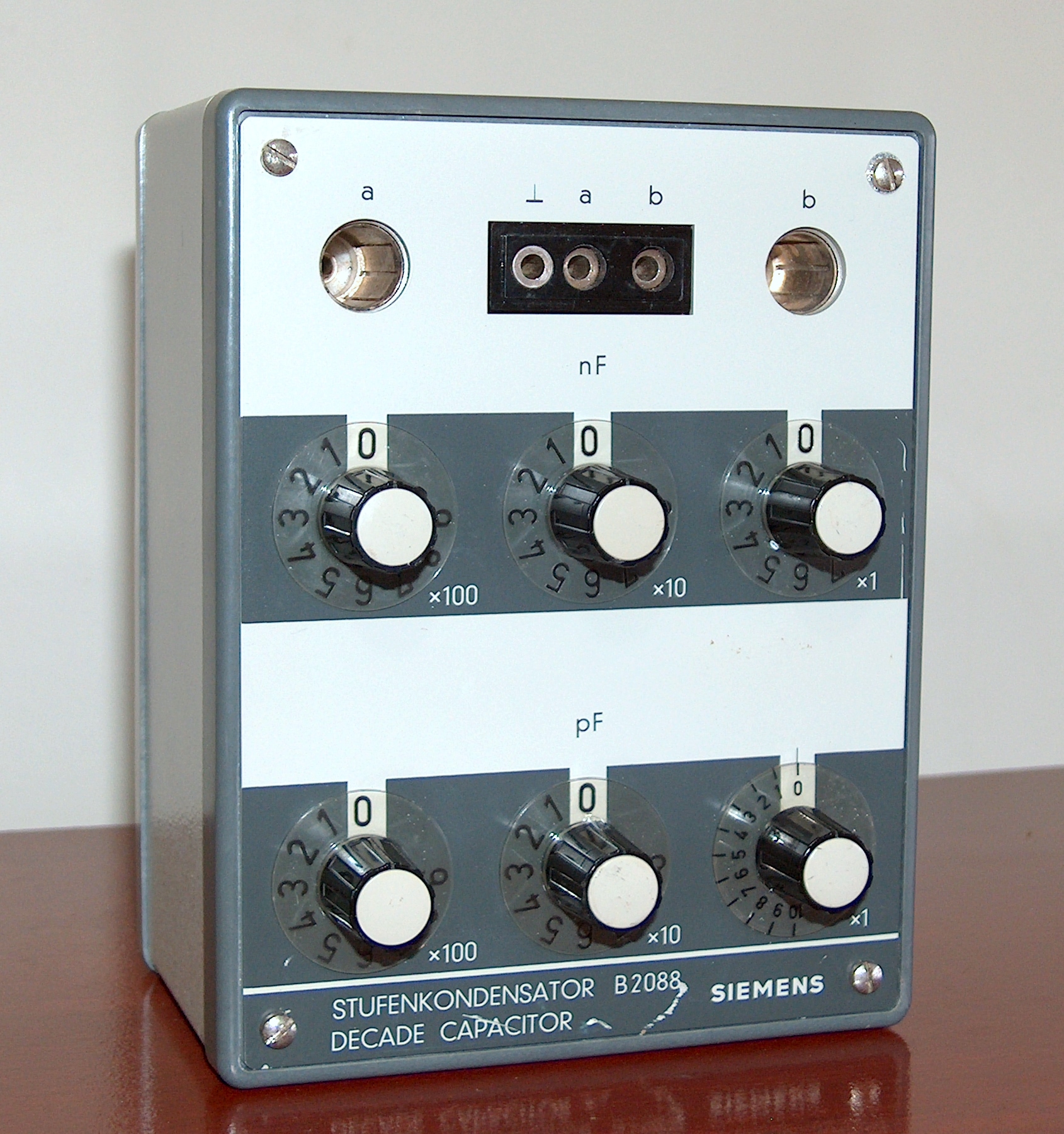 DECADE ATTENUATOR 111TC